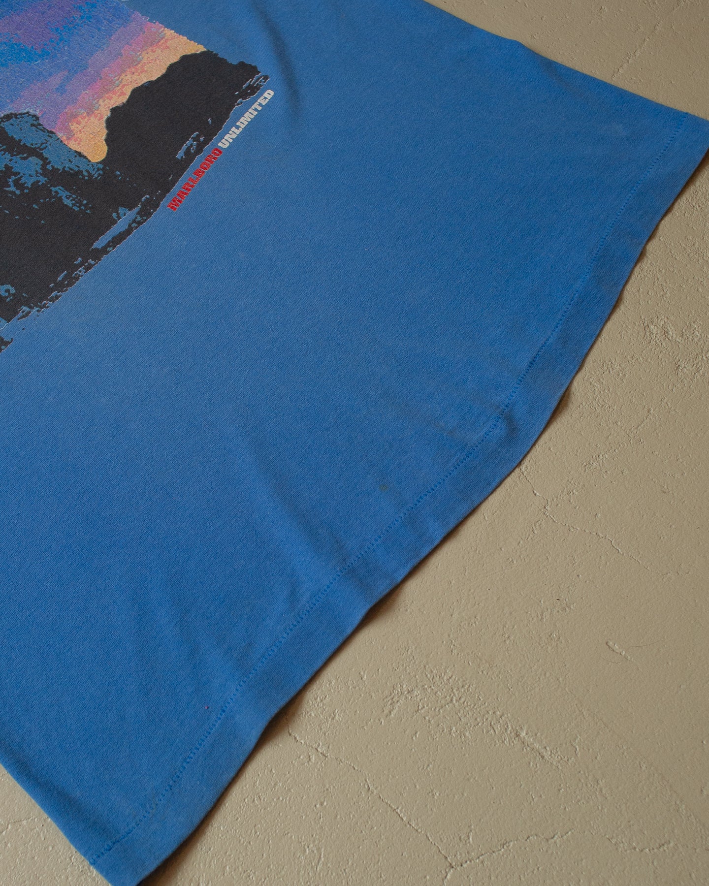 90s Marlboro Unlimited Wolf T-shirt faded blue - XL
