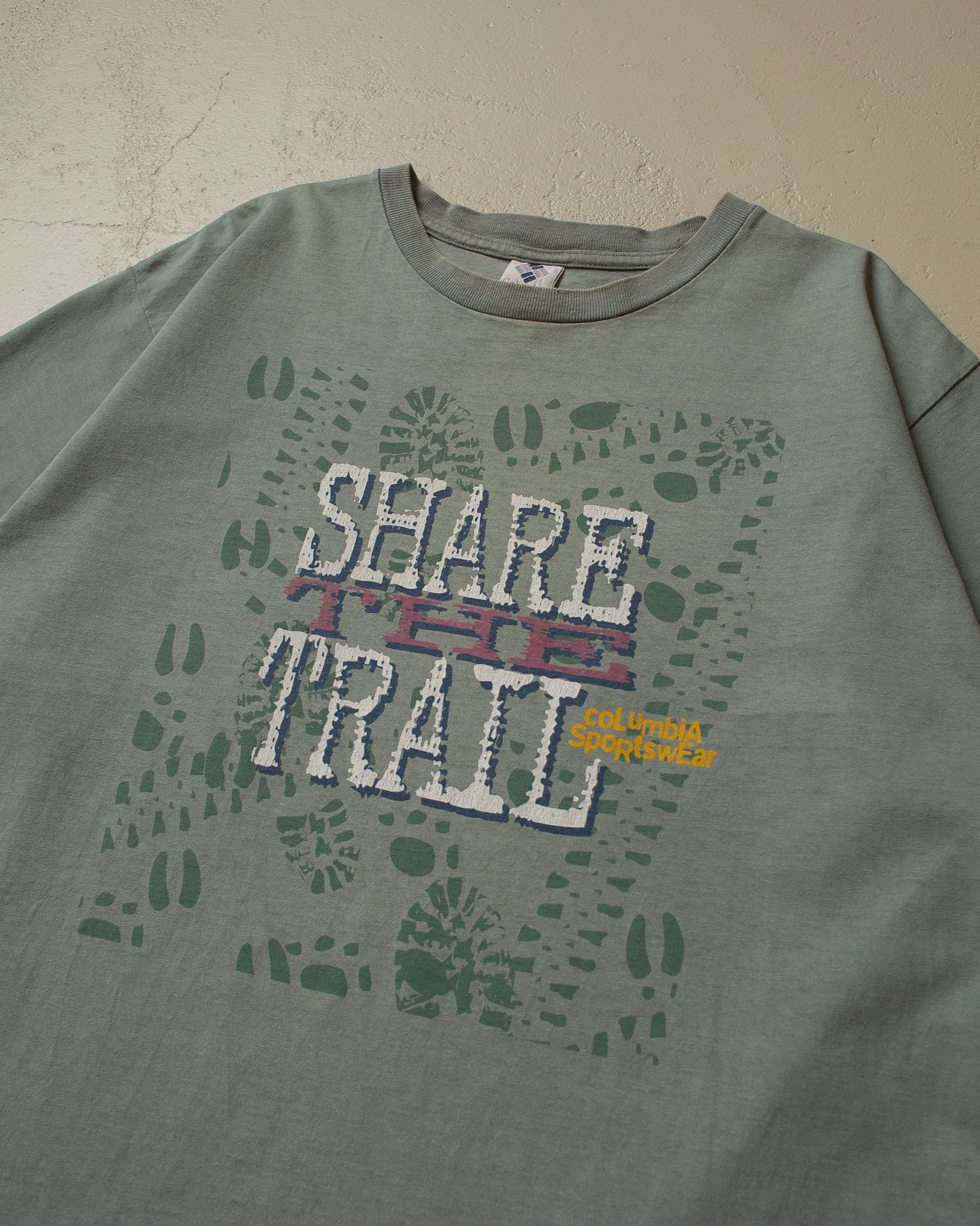90s distressed Columbia ‚Share the Trail’ T-shirt khaki - XL/XXL