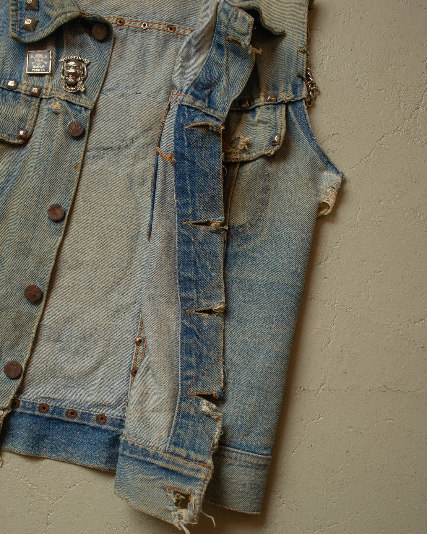 1980s distressed Rifle Personalized Biker Denim Vest blue - M