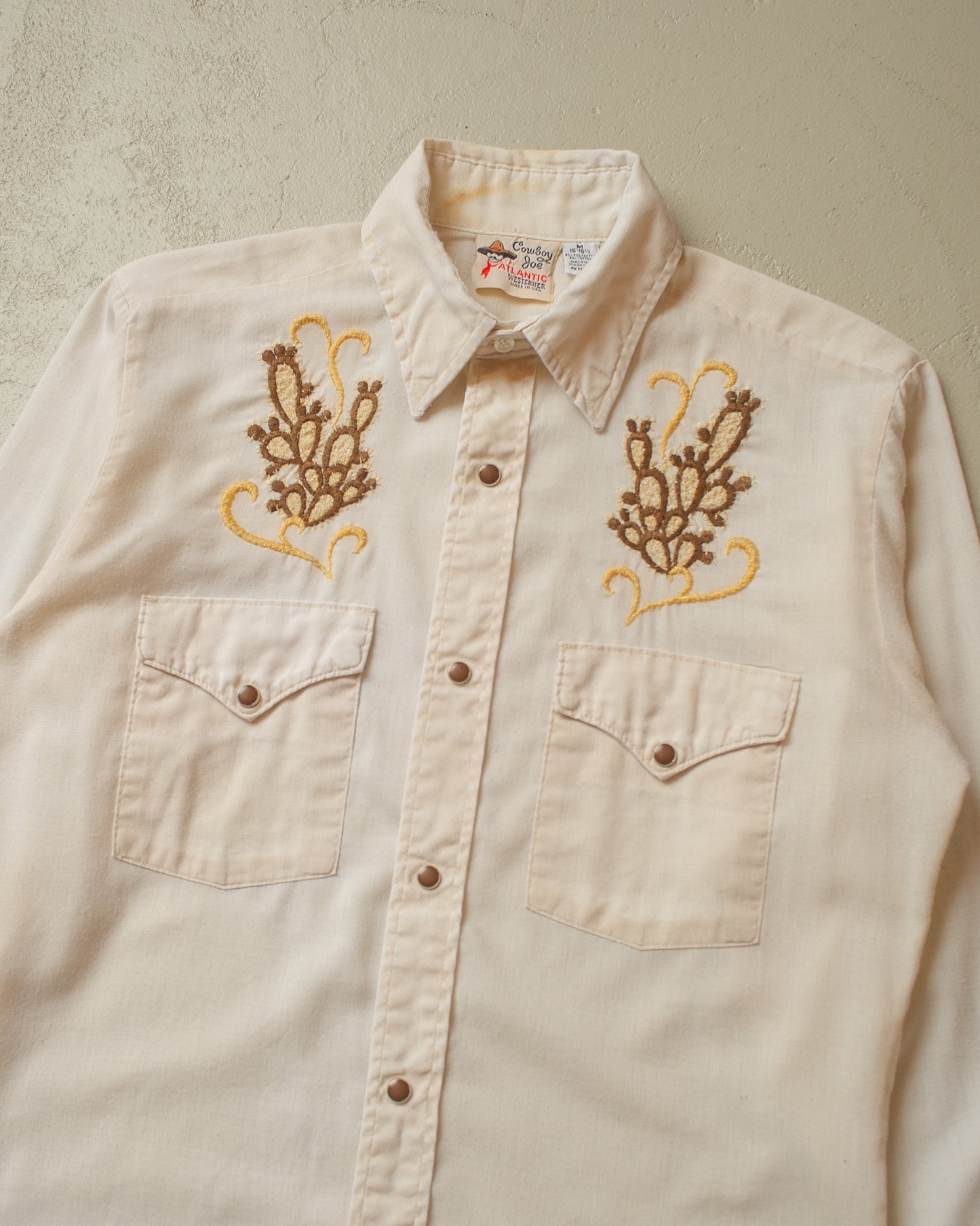 1970s Atlantic Hand Embroidered Pearl Snap Shirt beige - M