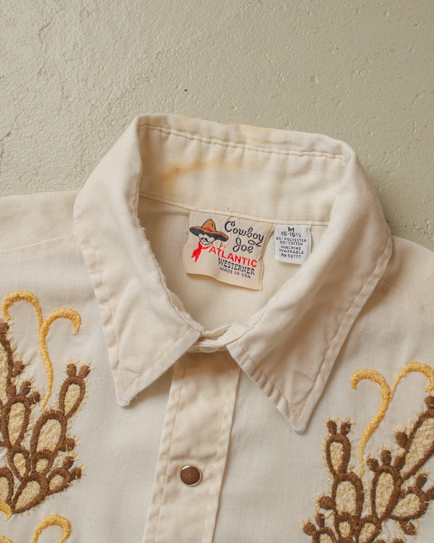 1970s Atlantic Hand Embroidered Pearl Snap Shirt beige - M