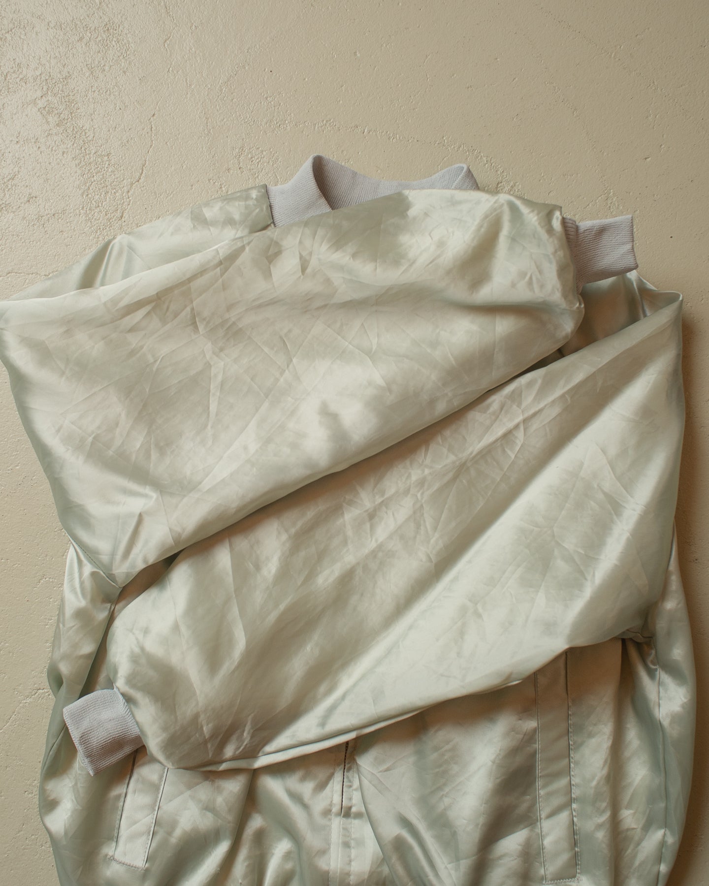 1980s King Louie Whemco Satin Bomber Jacket beige - M