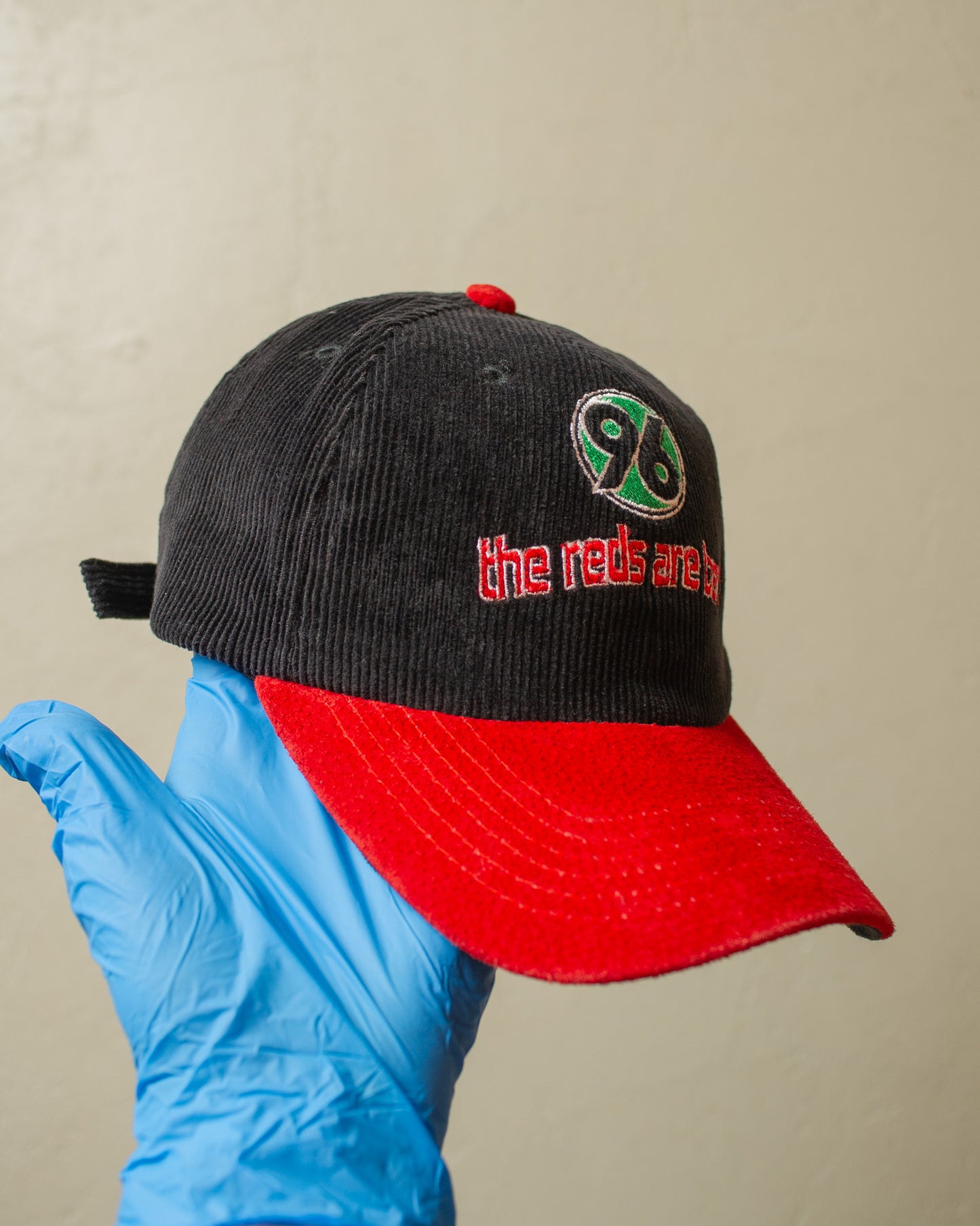 2002 Hannnover 96 Corduroy Strapback black/red
