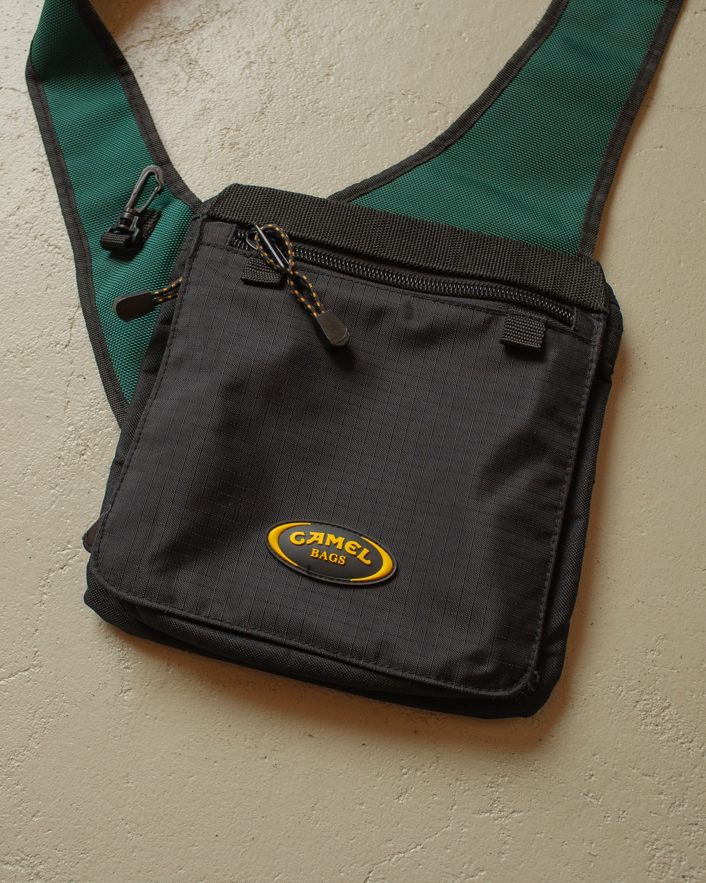 1990s Camel Sidebag black