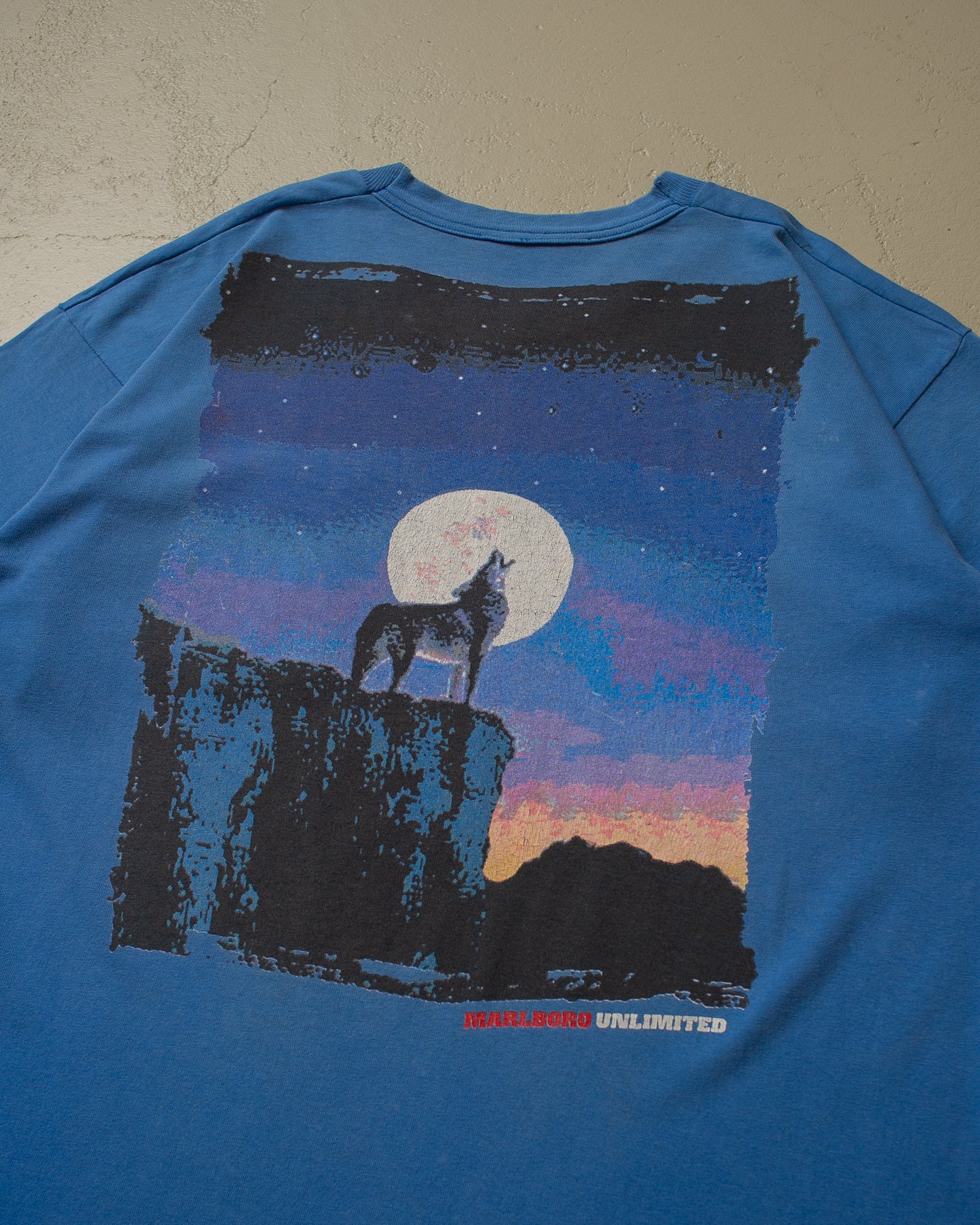 90s Marlboro Unlimited Wolf T-shirt faded blue - XL