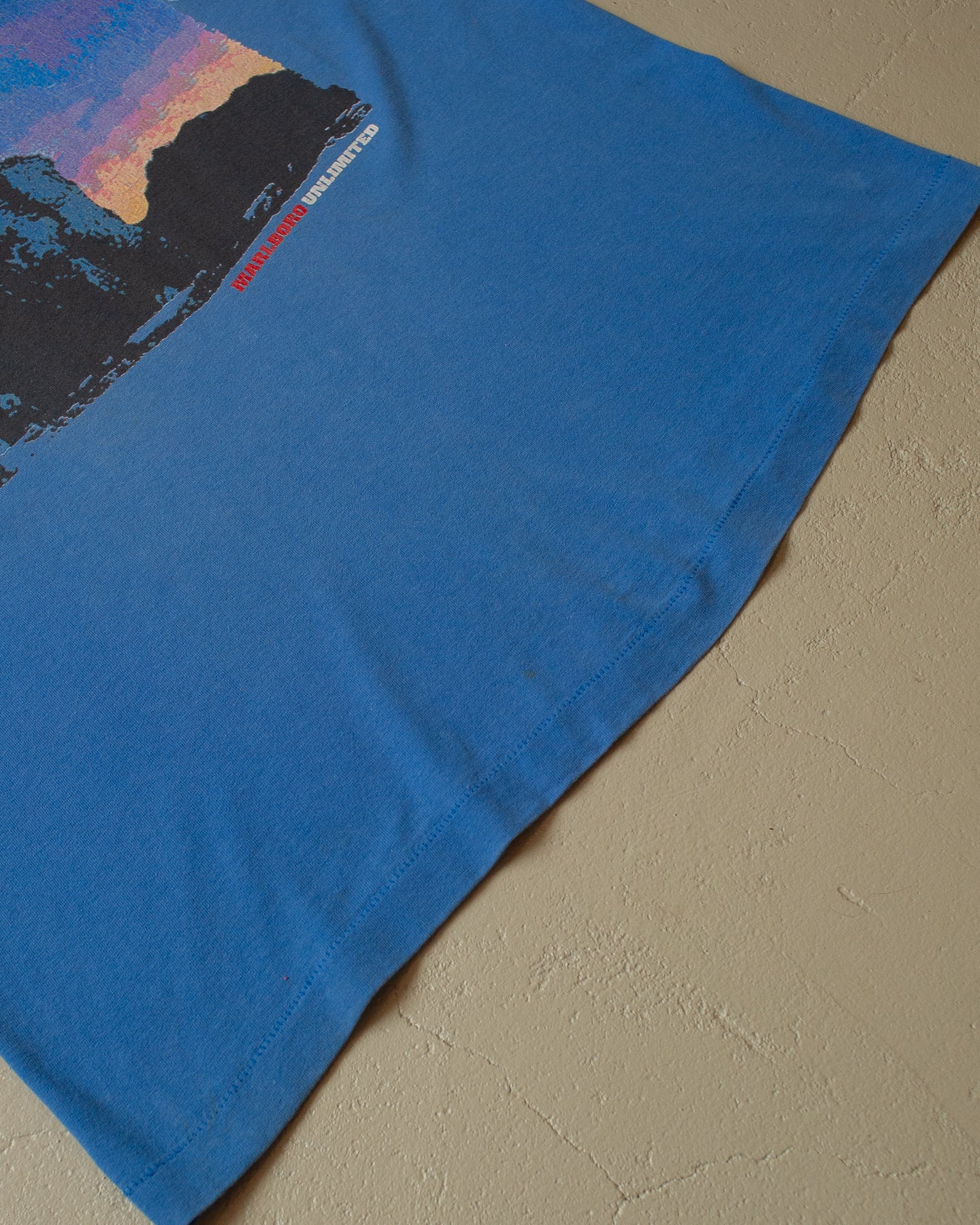 90s Marlboro Unlimited Wolf T-shirt faded blue - XL