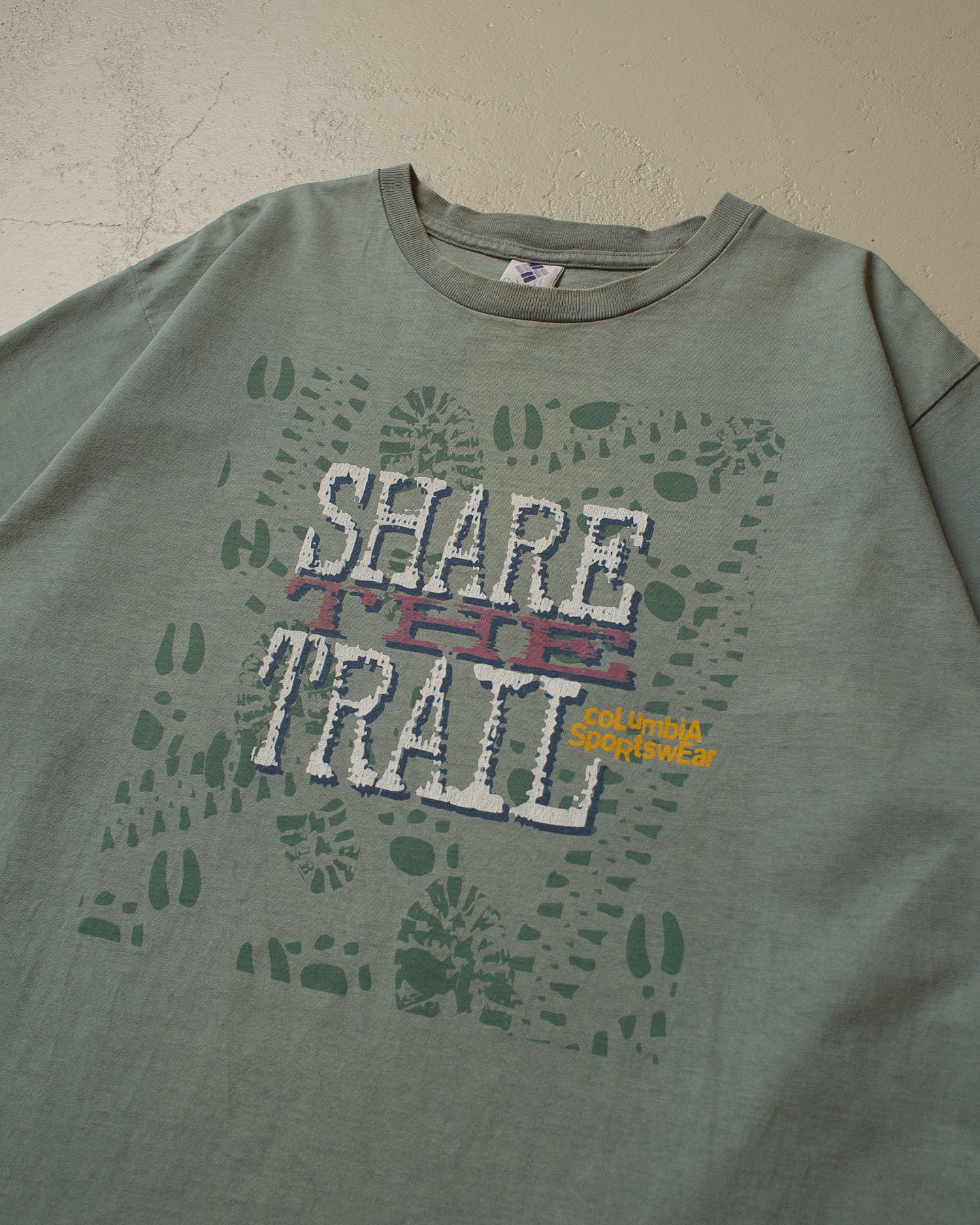 90s distressed Columbia ‚Share the Trail’ T-shirt khaki - XL/XXL