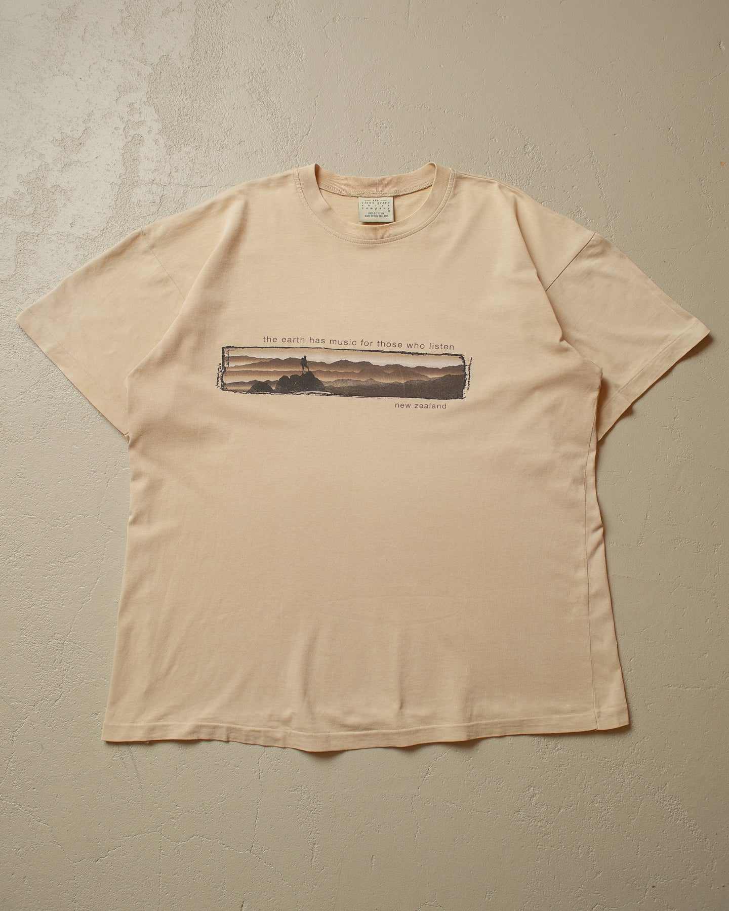 90s New Zealand Earth T-shirt faded beige - XL/XXL