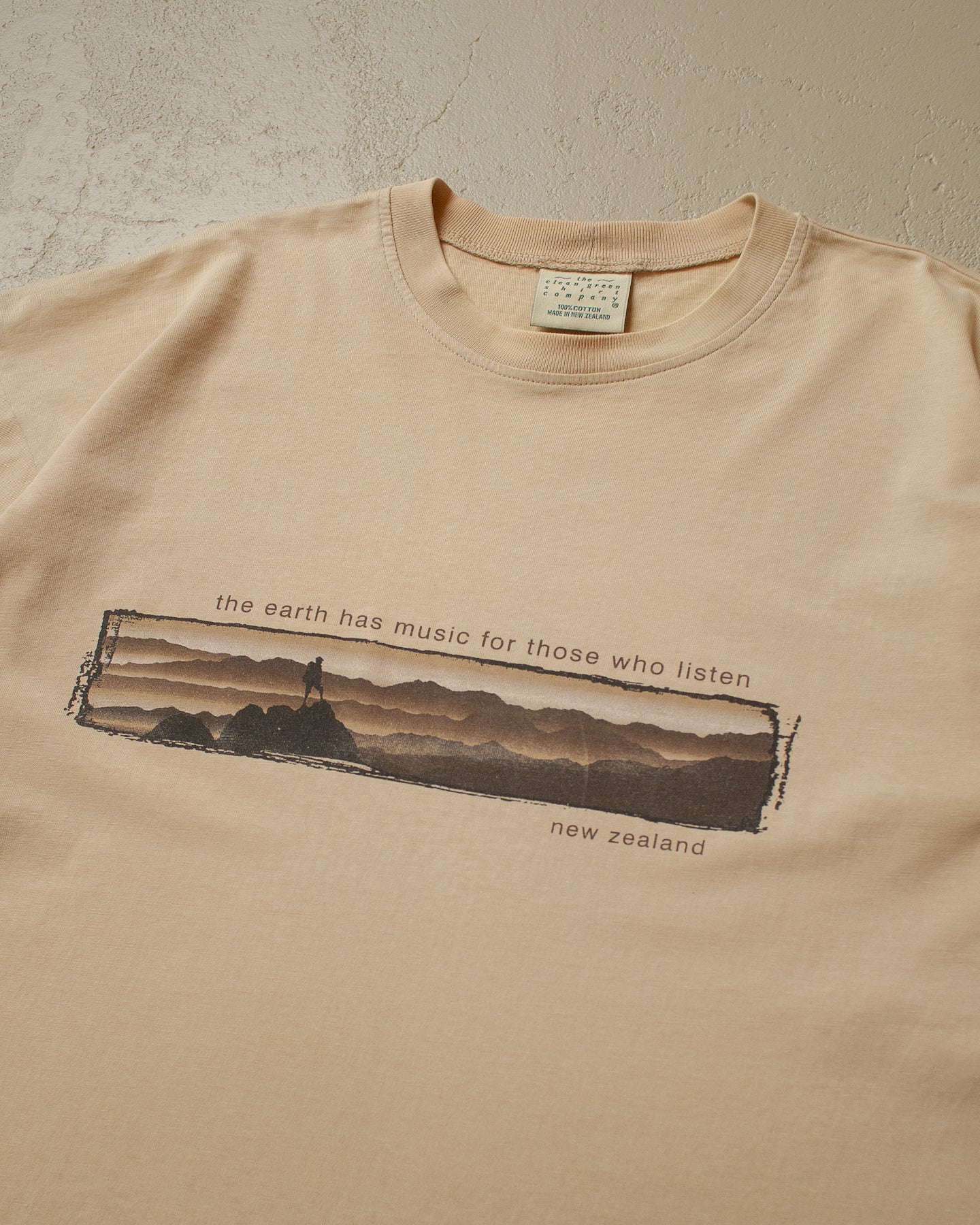 90s New Zealand Earth T-shirt faded beige - XL/XXL