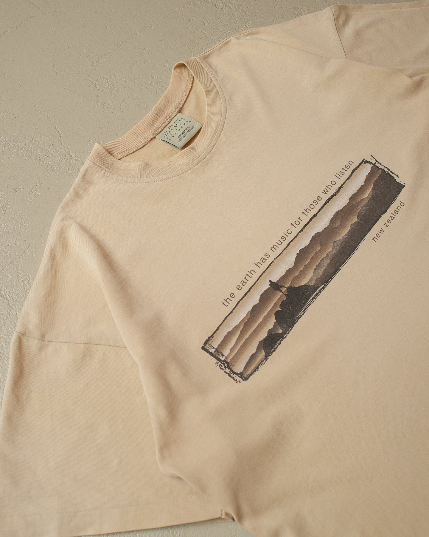 90s New Zealand Earth T-shirt faded beige - XL/XXL