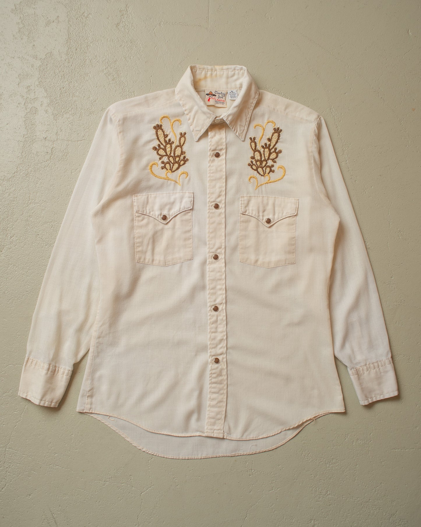 1970s Atlantic Hand Embroidered Pearl Snap Shirt beige - M