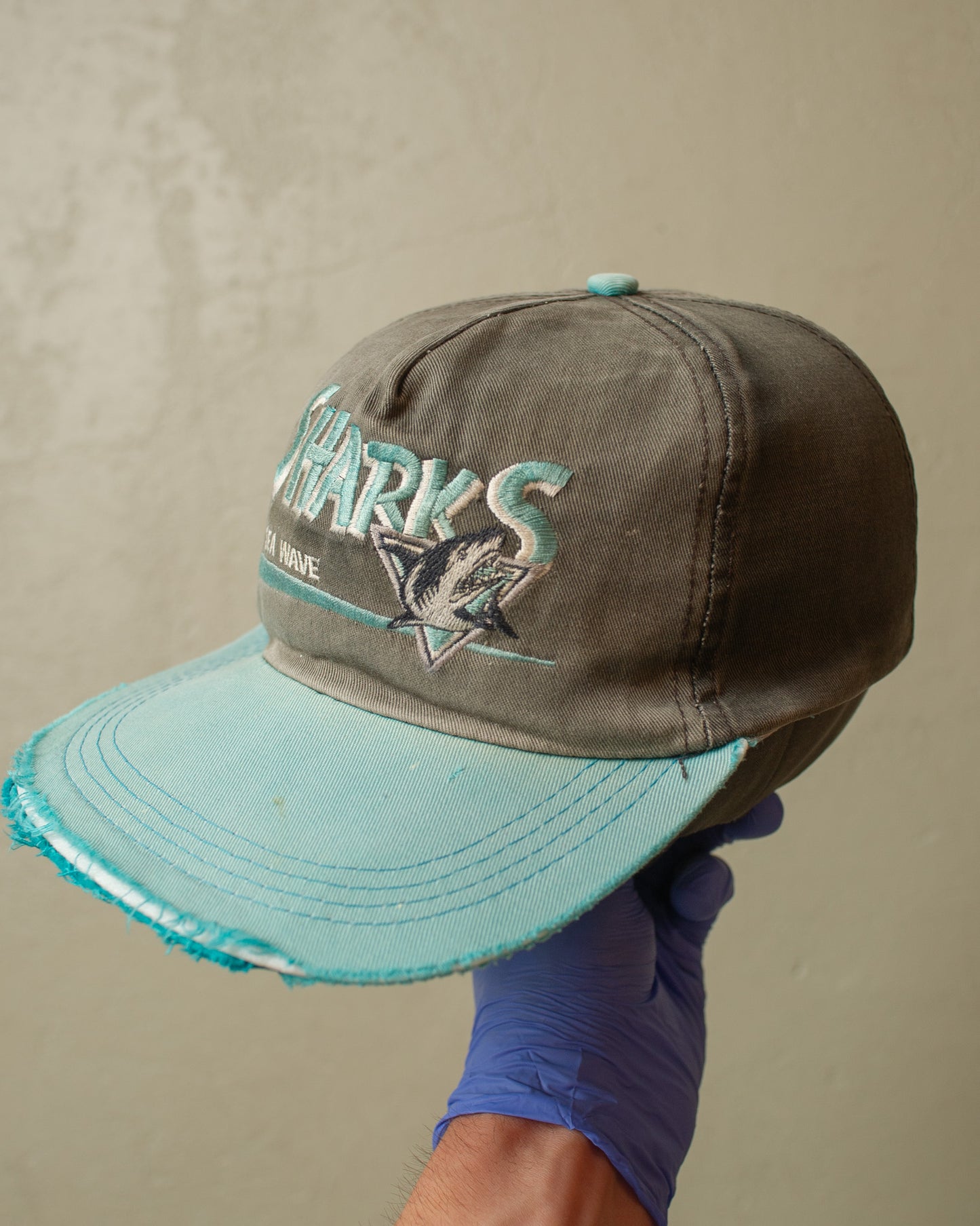 1990s distressed Sea Wave Sharks Two Tone Snapback black/blue