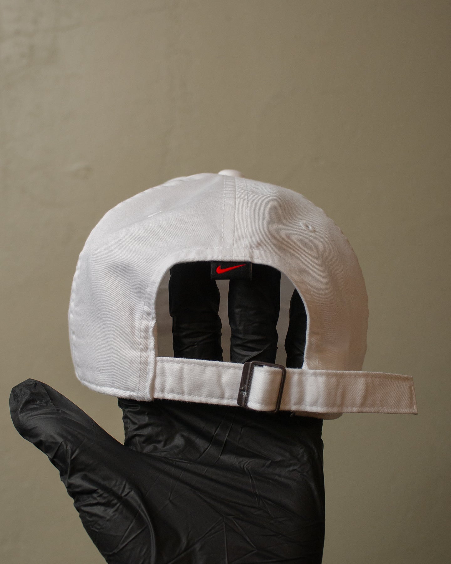 Nike Supreme Court Strapback white