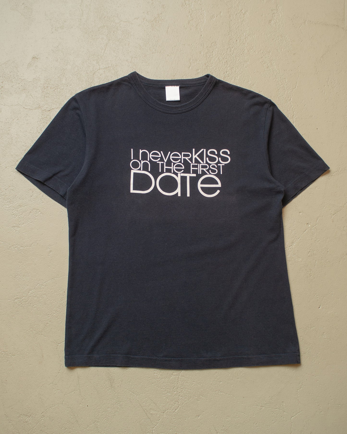 2000s Never kiss on first date T-shirt black - M/L