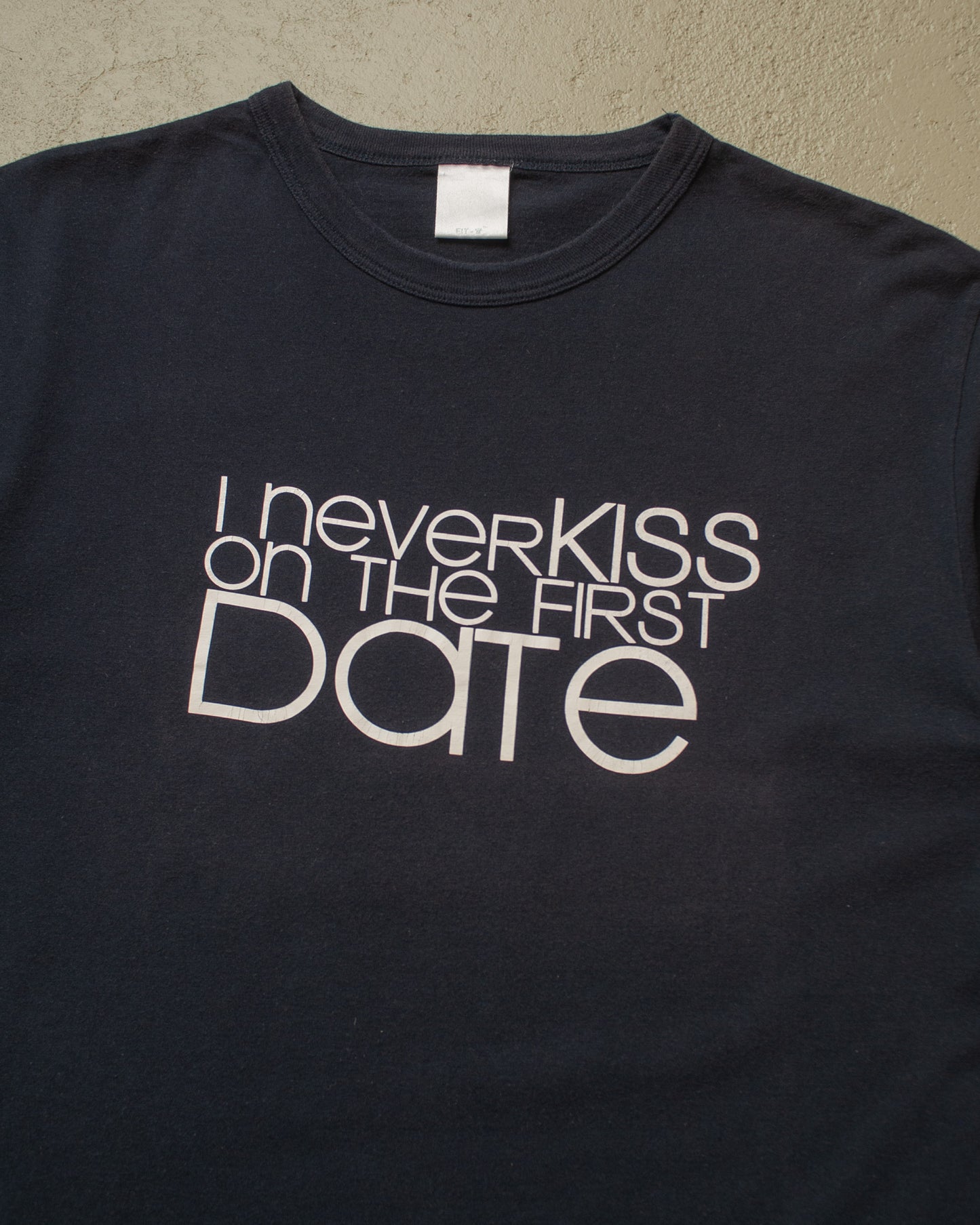 2000s Never kiss on first date T-shirt black - M/L