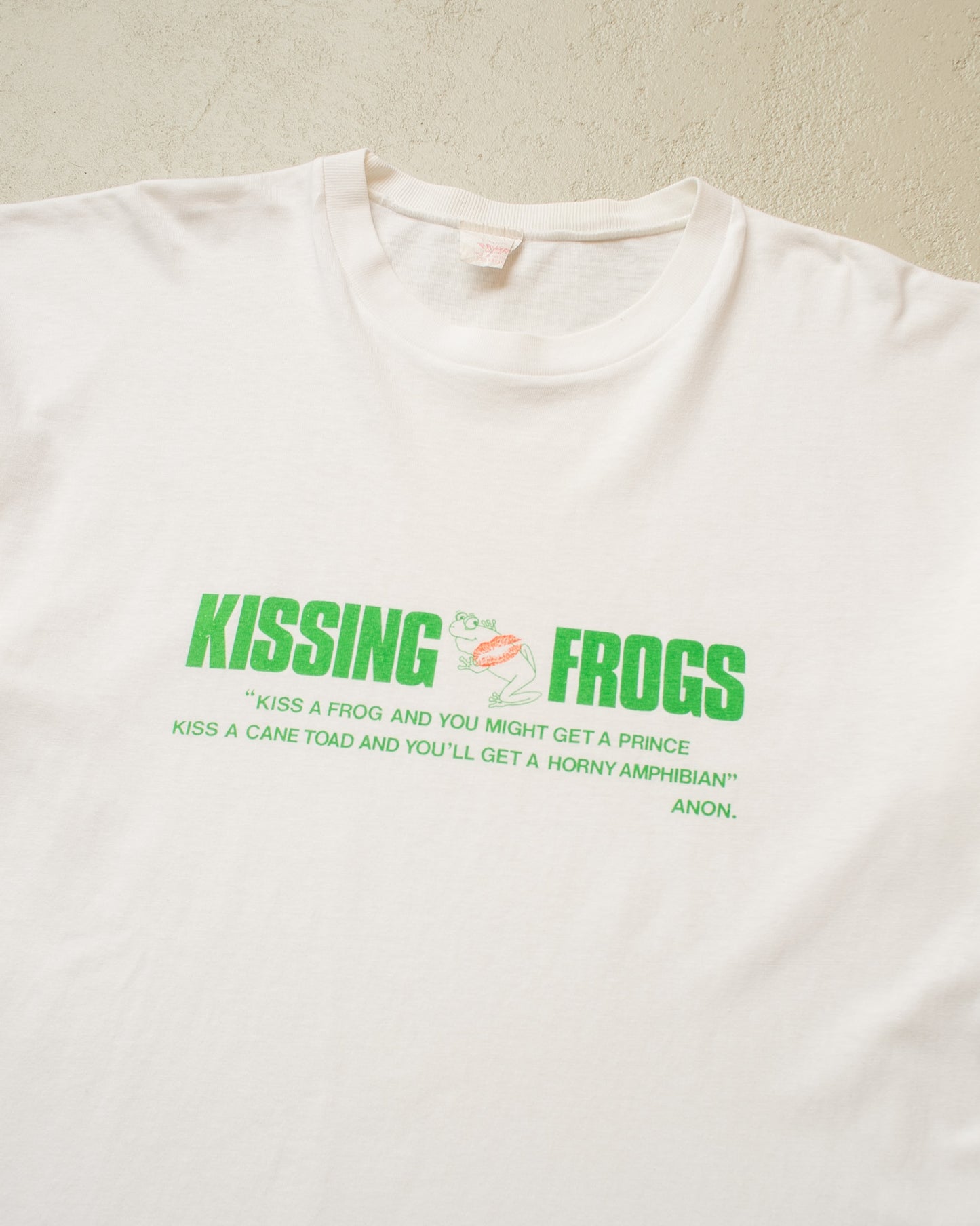 1990s "Kissing Frogs" T-shirt white - XXL