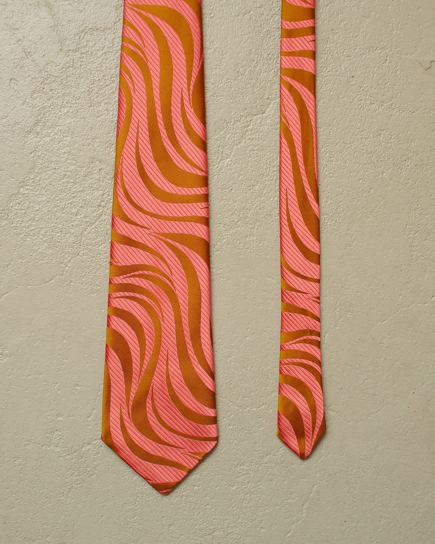 1970s Goldeck Pattern Tie pink