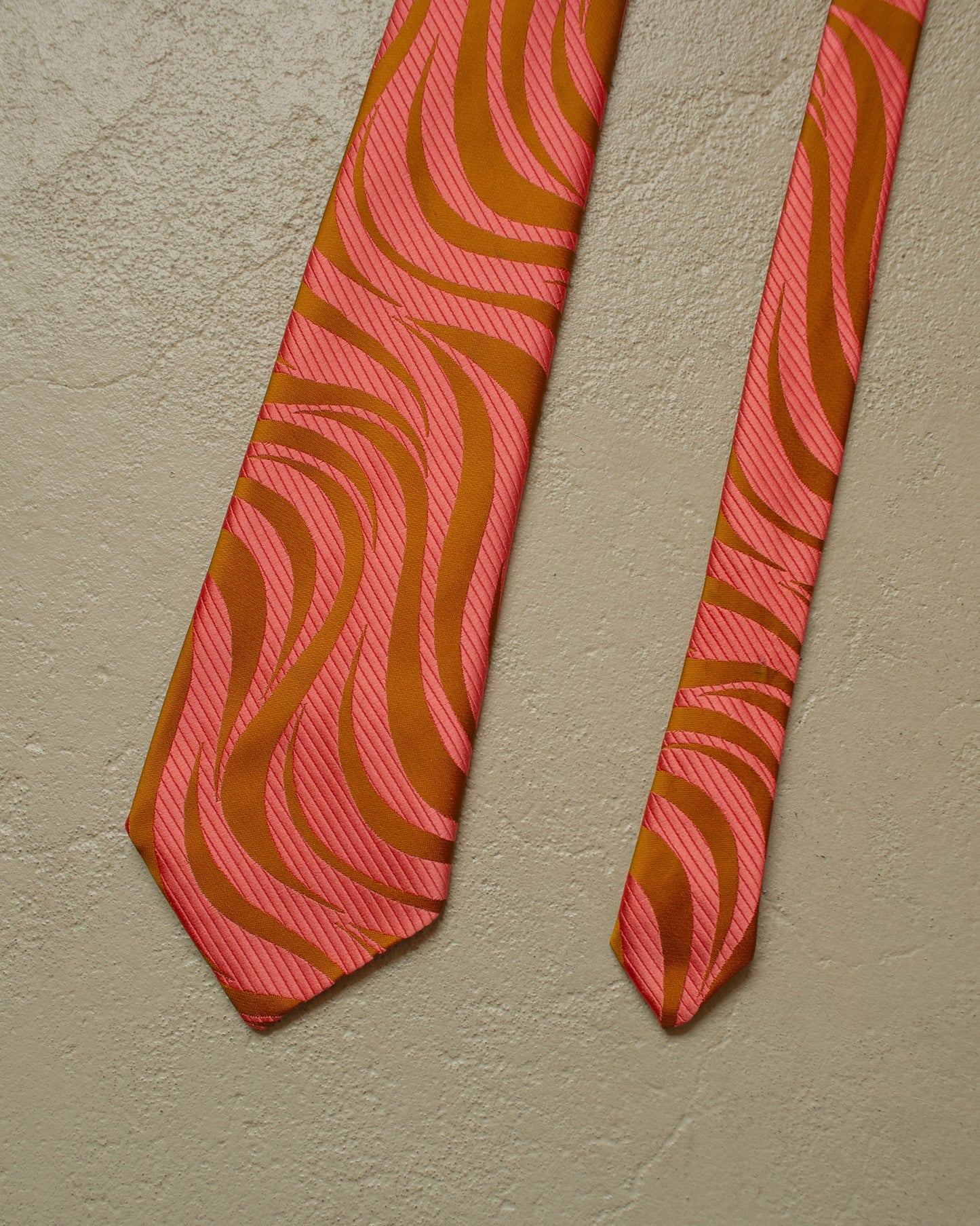 1970s Goldeck Pattern Tie pink