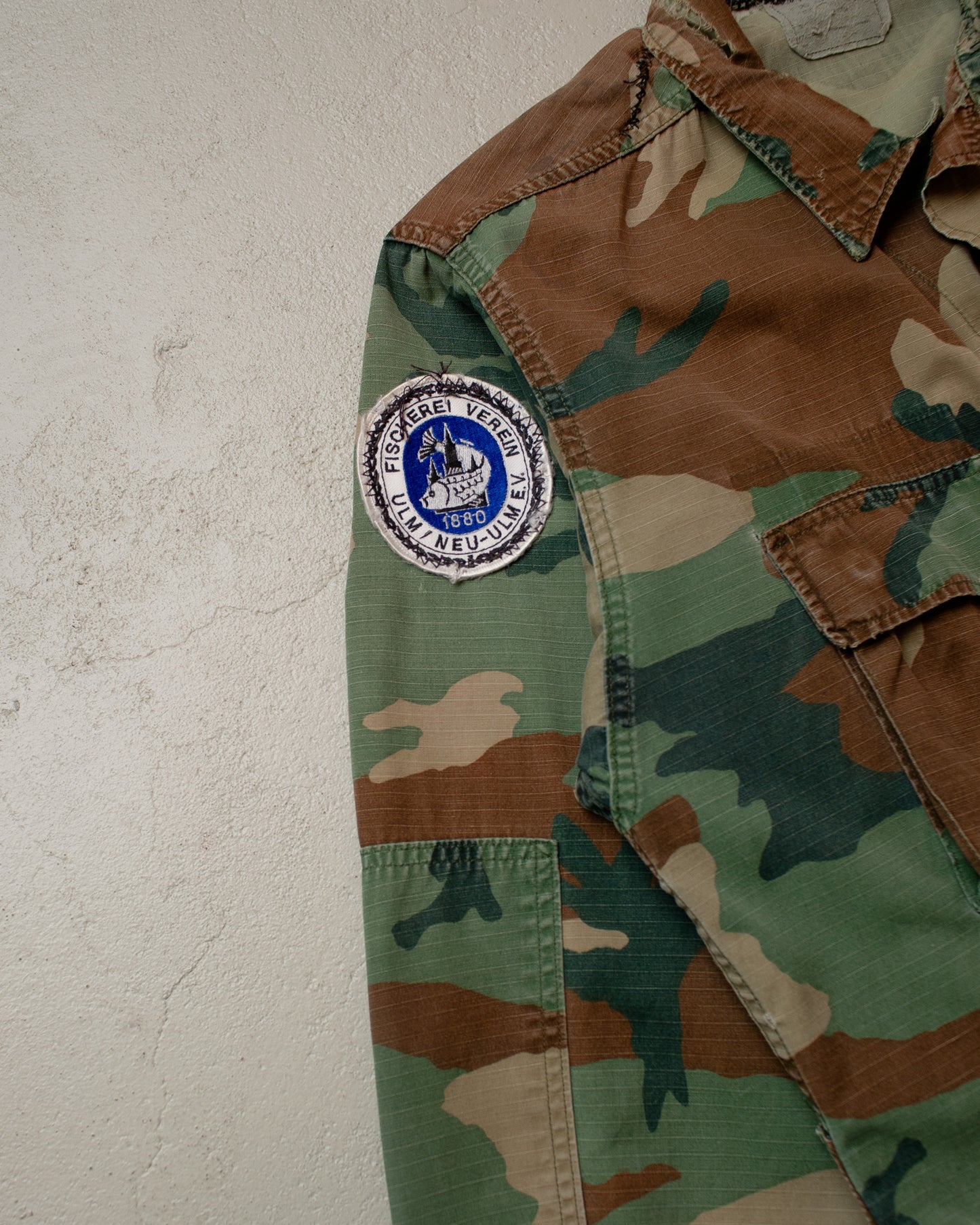 1980s US Army distressed Woodland Camo Field Jacket - L