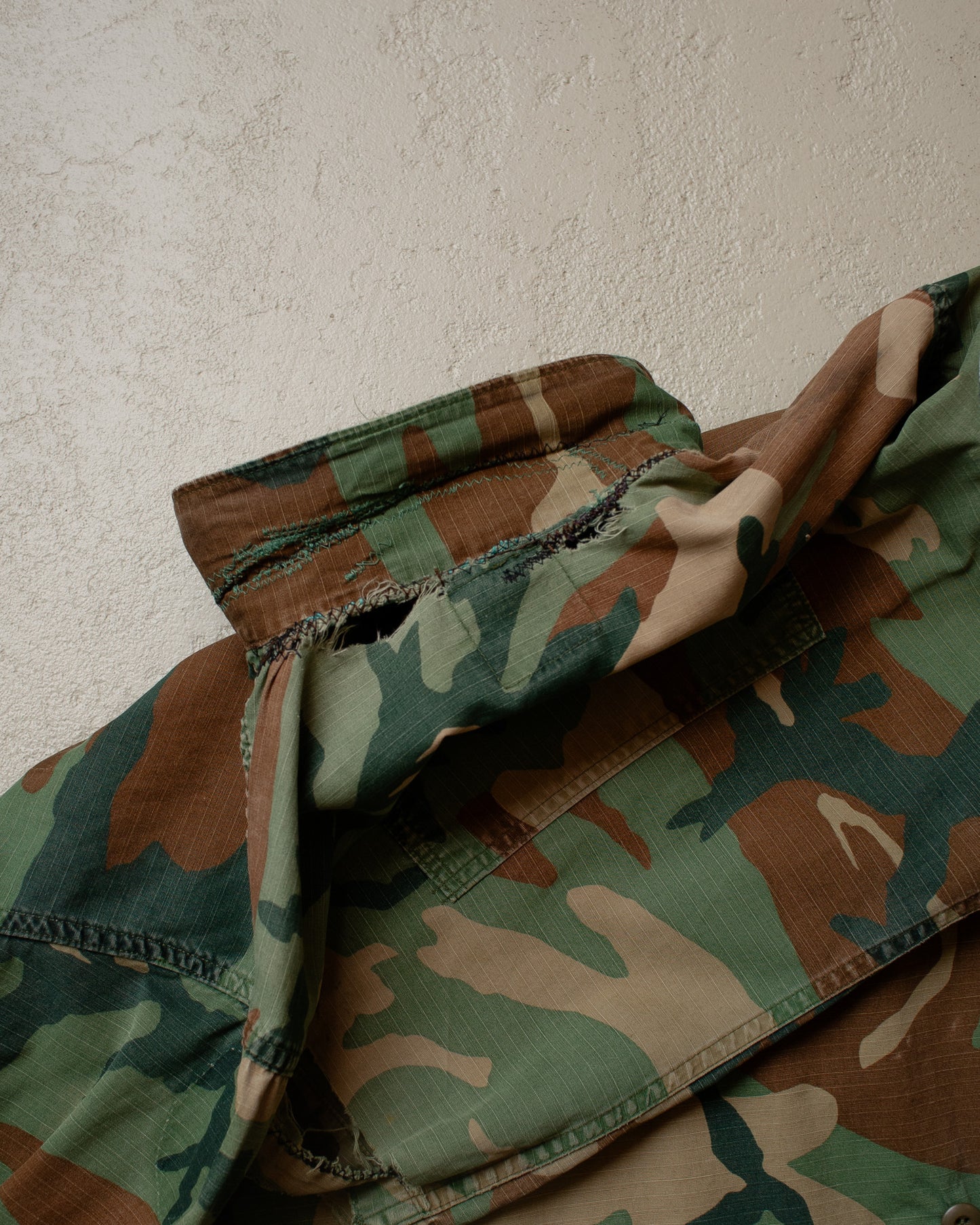 1980s US Army distressed Woodland Camo Field Jacket - L