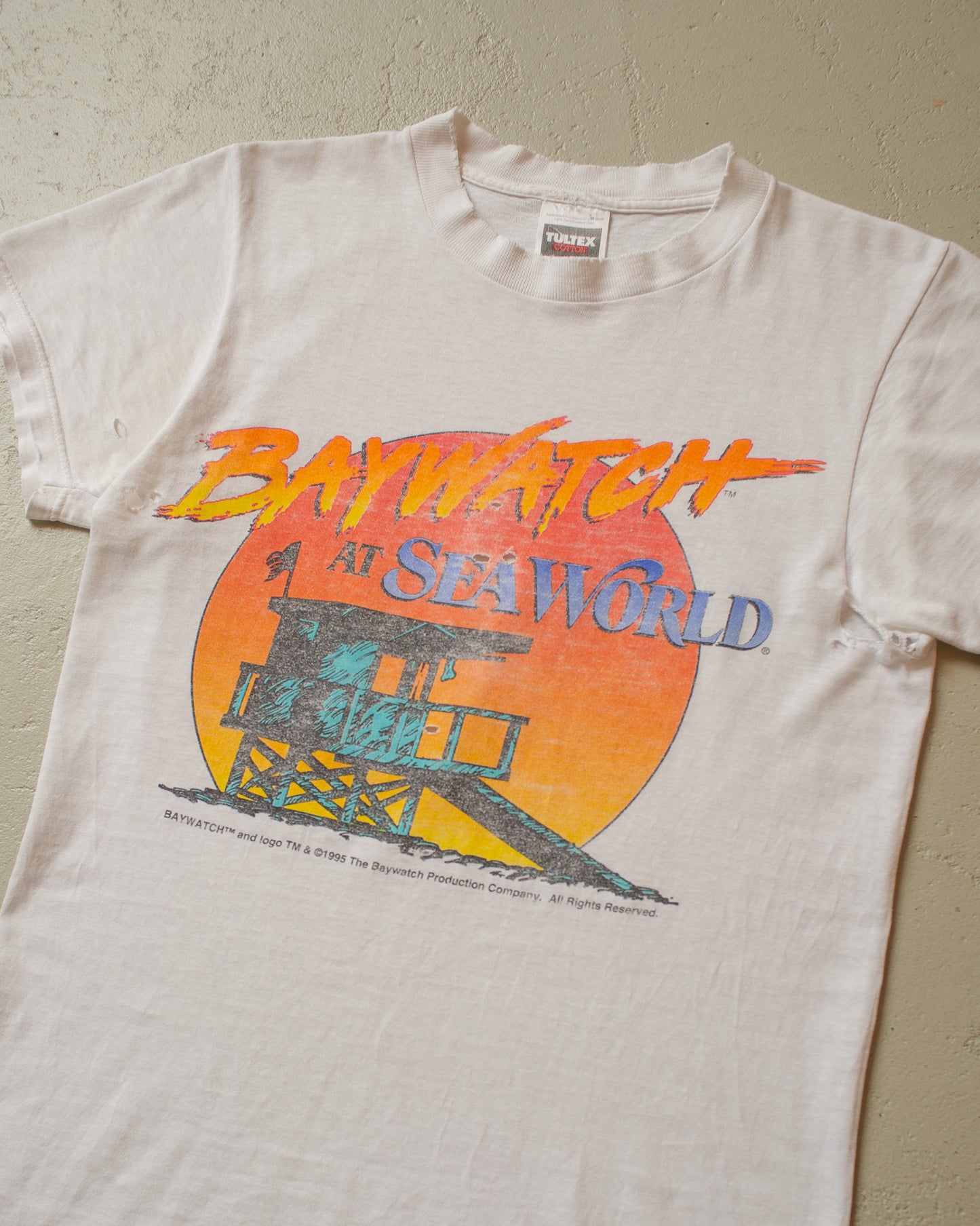 1995 thrashed Baywatch T-shirt white - S/M