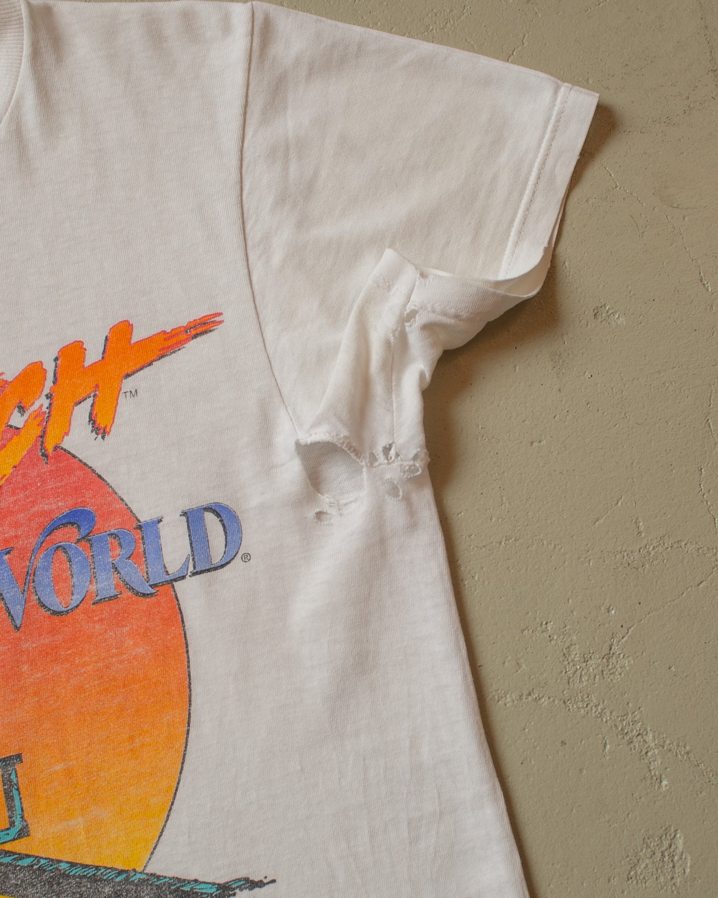 1995 thrashed Baywatch T-shirt white - S/M