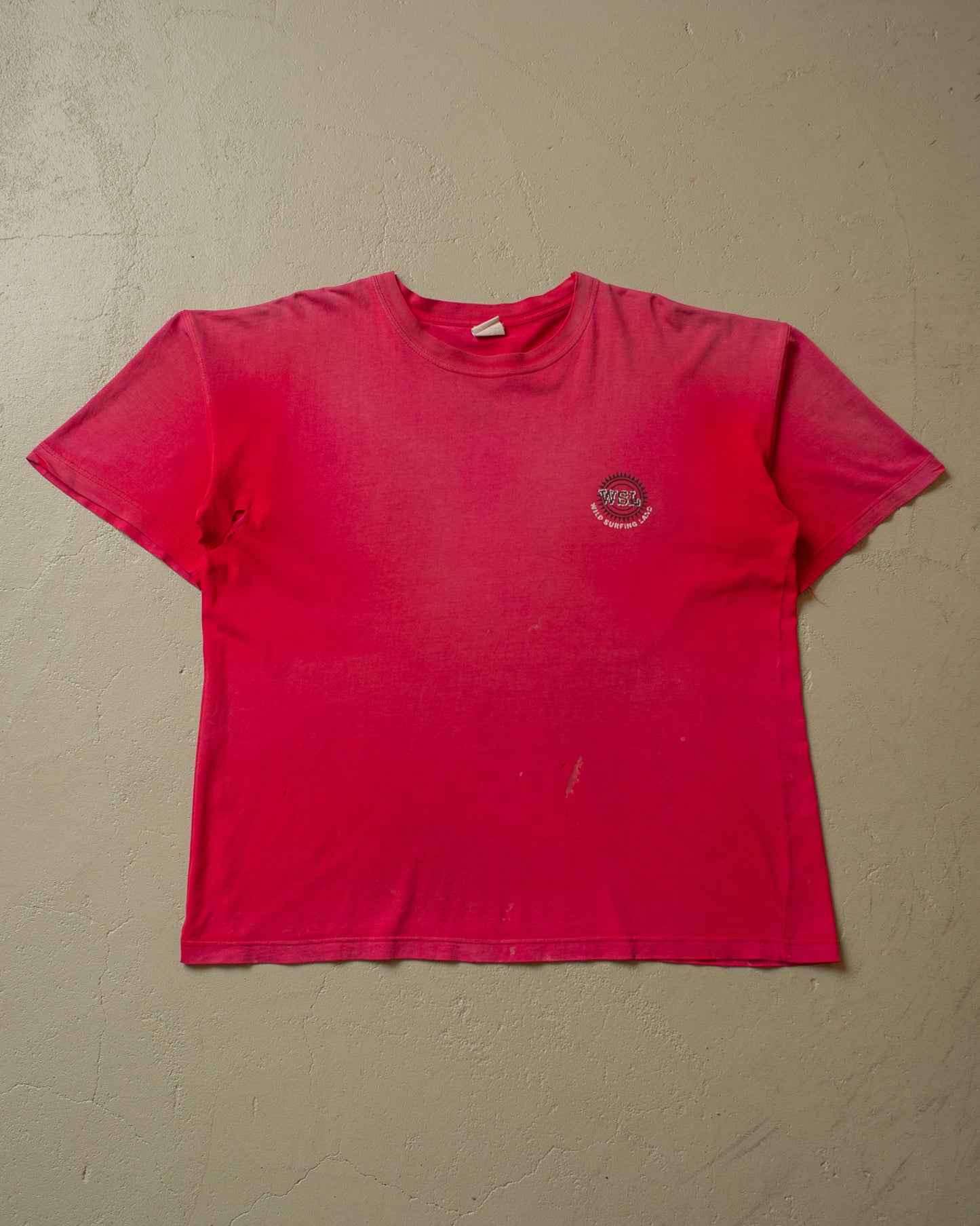 1990s distressed "Wild Surfer Land" T-shirt red - L/XL