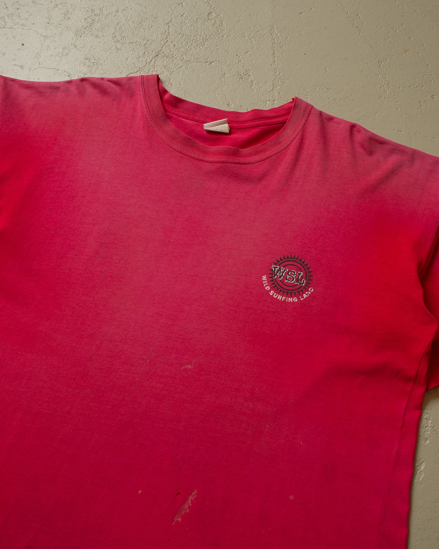 1990s distressed "Wild Surfer Land" T-shirt red - L/XL