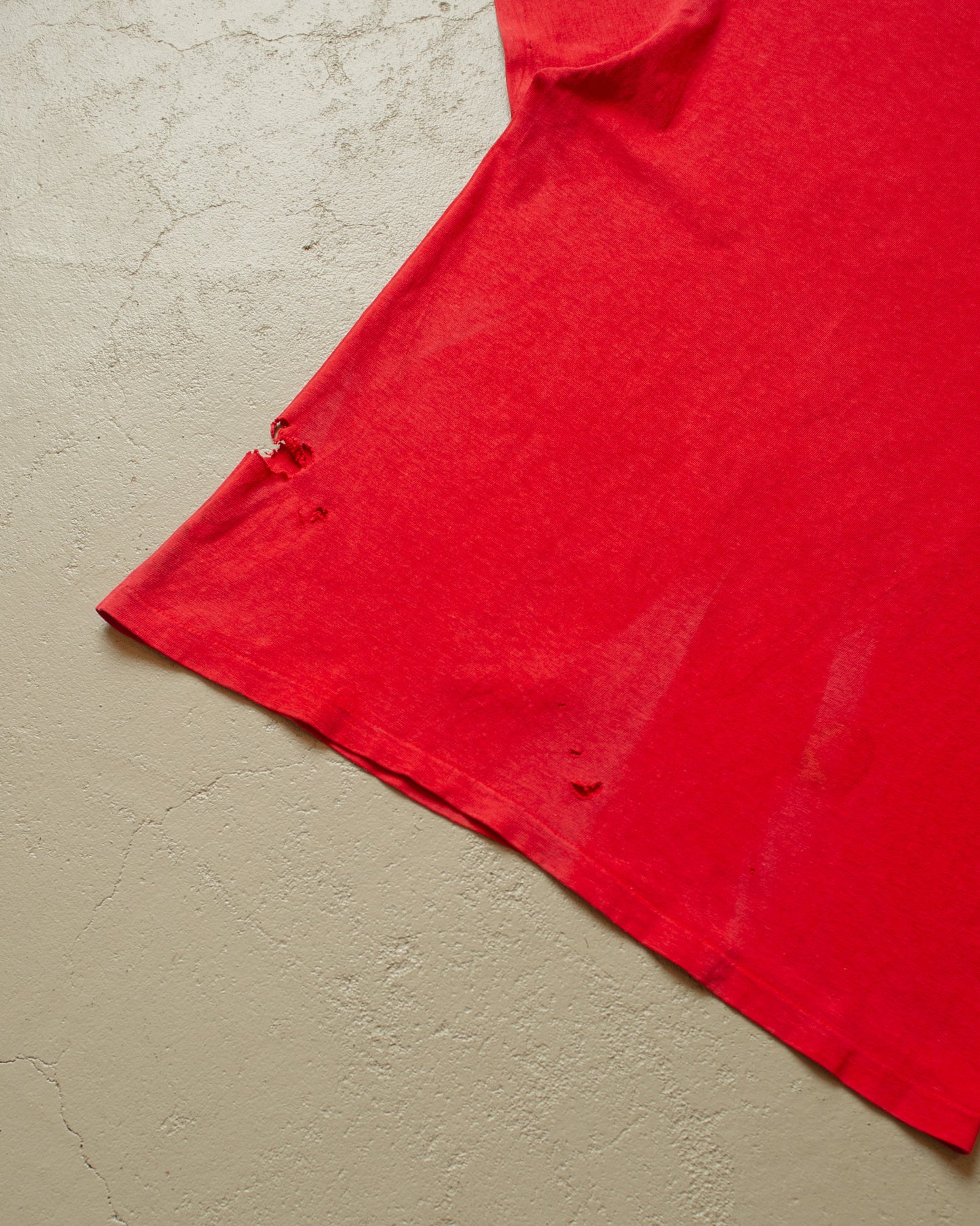 1980s distressed Tom`s Partystore T-shirt red - S/M