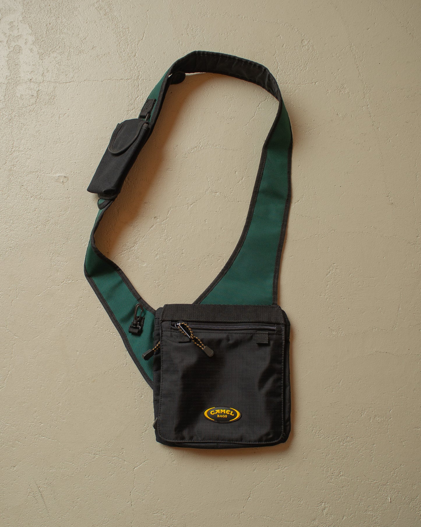 1990s Camel Sidebag black