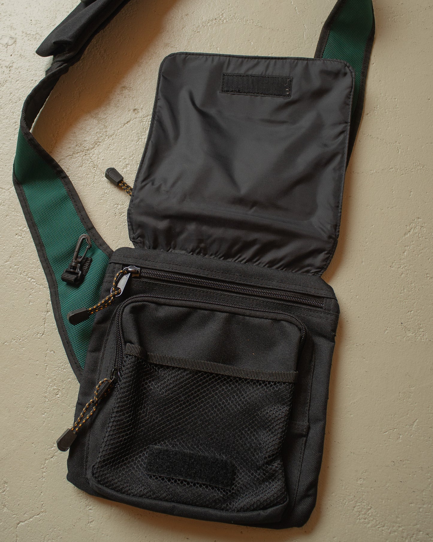 1990s Camel Sidebag black