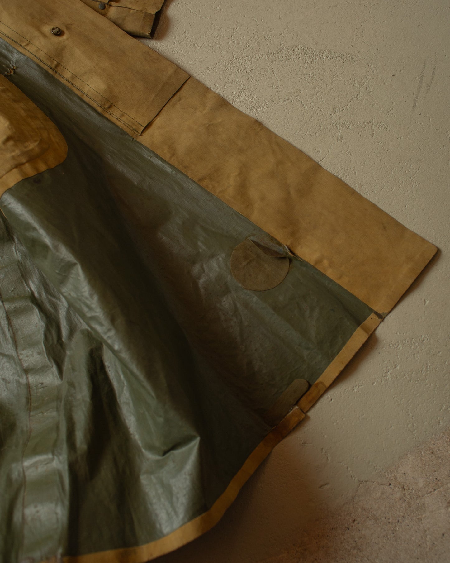 1943 US Army WW2 Rubber Rain Coat beige - M