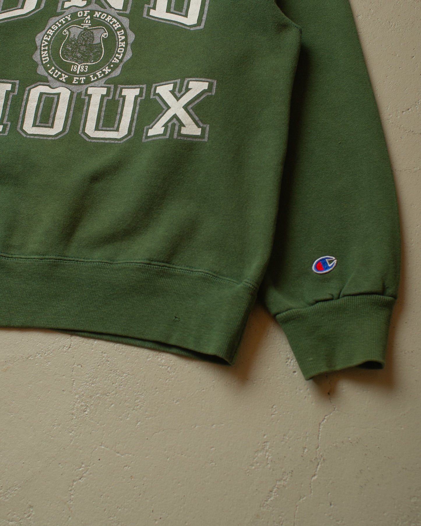 1980s Champion University North Dakota Sweatshirt green - M